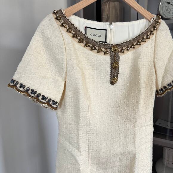 GUCCI White Tweed Gold Embellished Shift Dress 42 NEW Short Sleeve Midi Roman - Picture 3 of 7